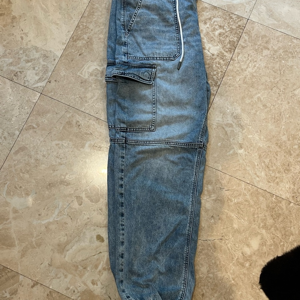 American Eagle Outfitters Light Blue Relaxed  Cargo Jeans. 12 L